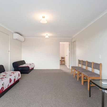 Rainbow Lake House - Lake Taupo Holiday Home Bagian luar foto
