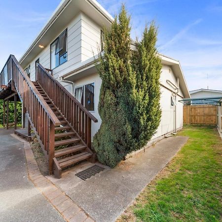 Rainbow Lake House - Lake Taupo Holiday Home Bagian luar foto