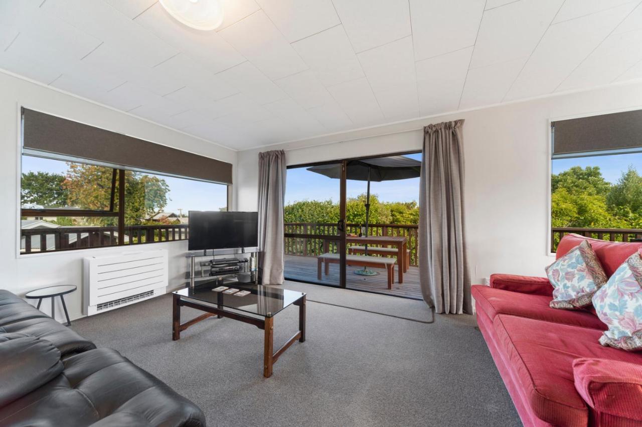 Rainbow Lake House - Lake Taupo Holiday Home Bagian luar foto