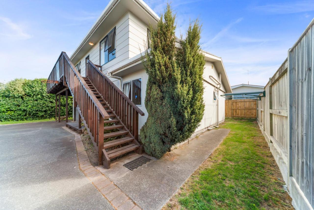 Rainbow Lake House - Lake Taupo Holiday Home Bagian luar foto
