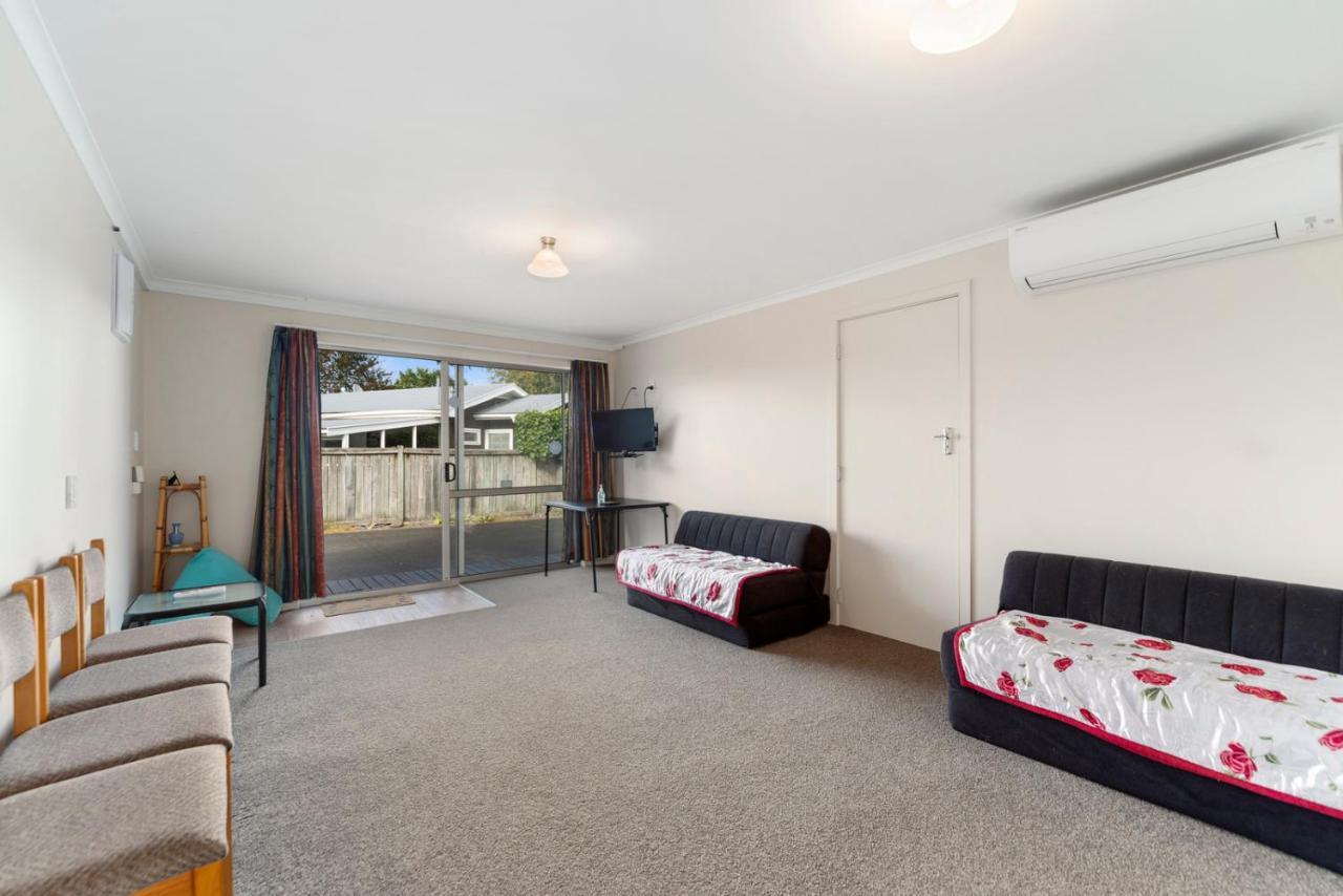 Rainbow Lake House - Lake Taupo Holiday Home Bagian luar foto