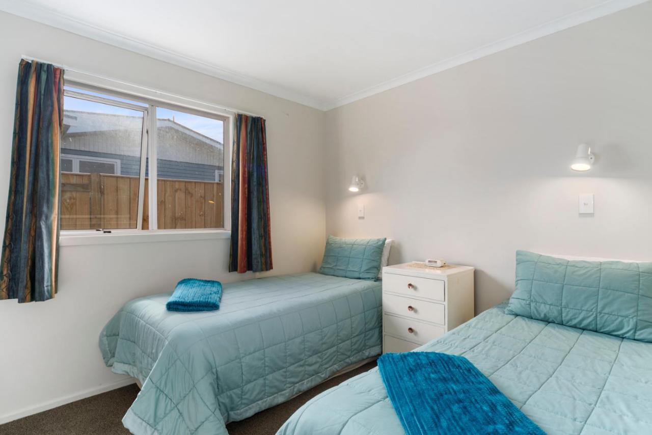 Rainbow Lake House - Lake Taupo Holiday Home Bagian luar foto
