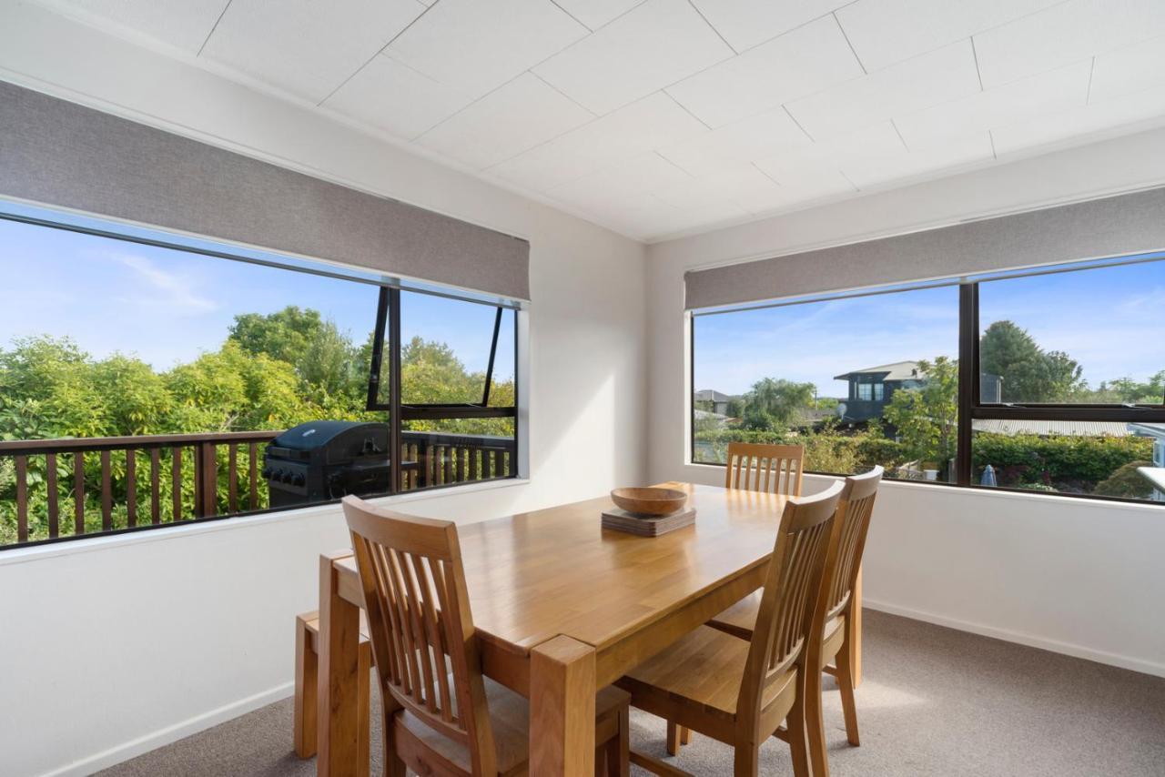 Rainbow Lake House - Lake Taupo Holiday Home Bagian luar foto