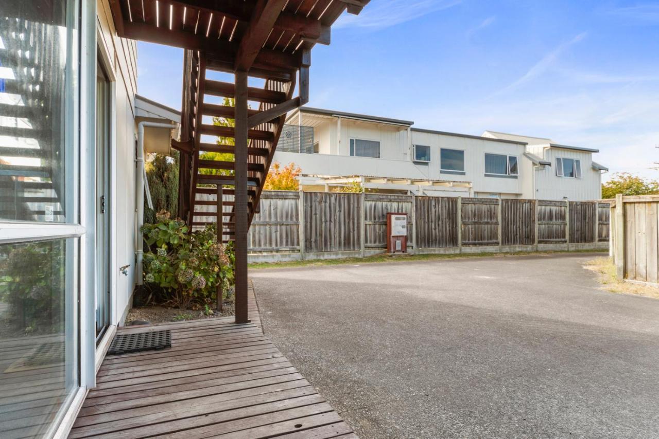 Rainbow Lake House - Lake Taupo Holiday Home Bagian luar foto