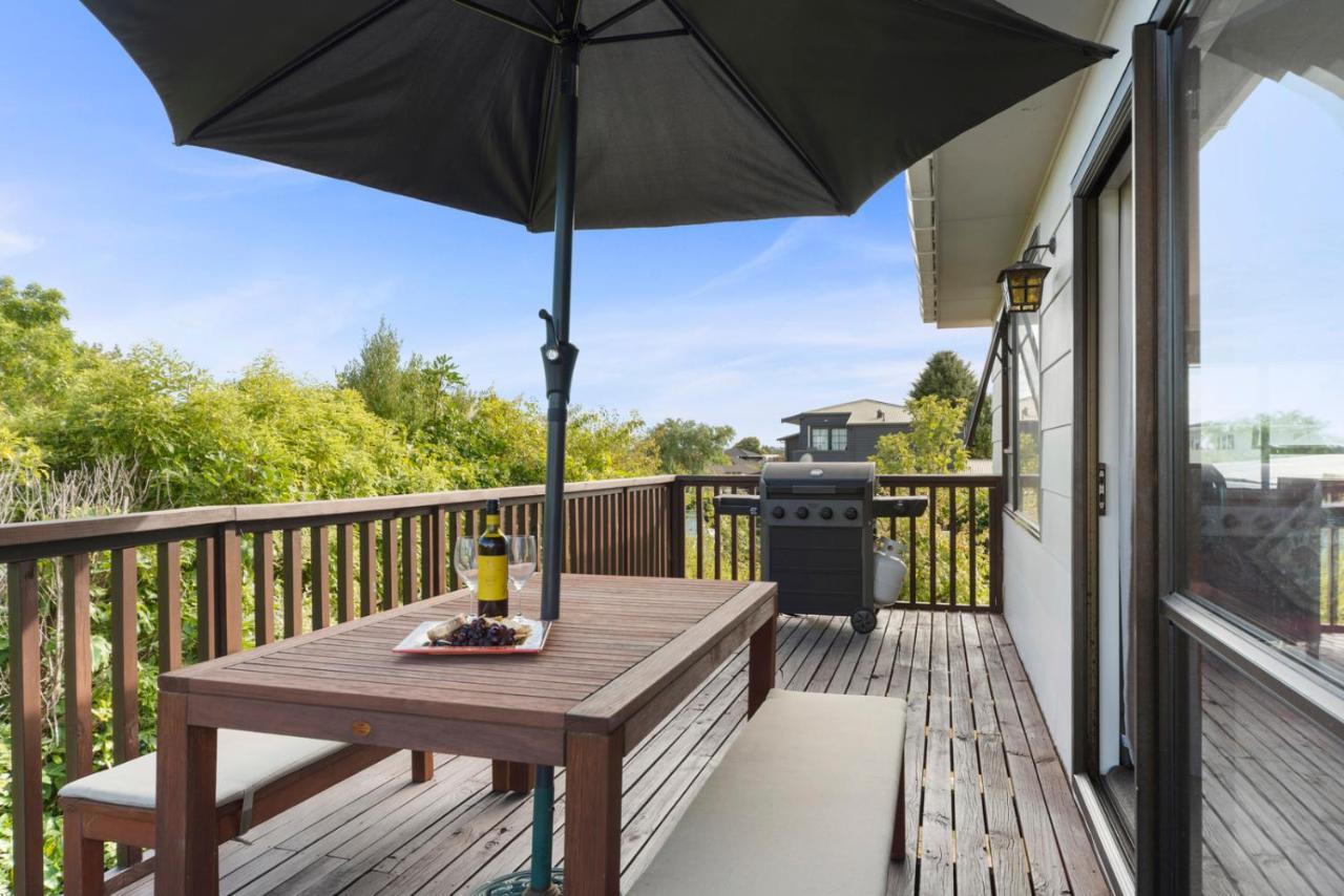 Rainbow Lake House - Lake Taupo Holiday Home Bagian luar foto