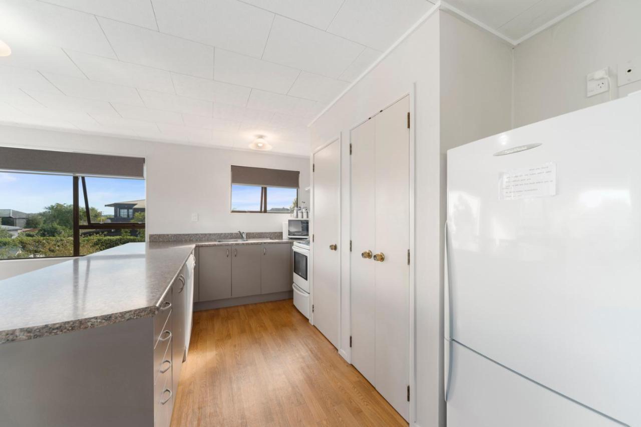 Rainbow Lake House - Lake Taupo Holiday Home Bagian luar foto