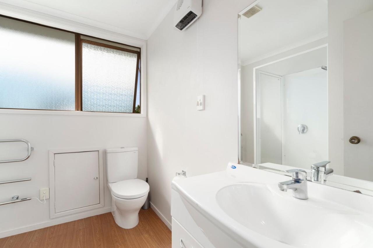 Rainbow Lake House - Lake Taupo Holiday Home Bagian luar foto