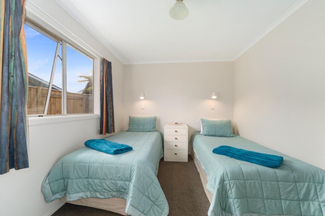 Rainbow Lake House - Lake Taupo Holiday Home Bagian luar foto