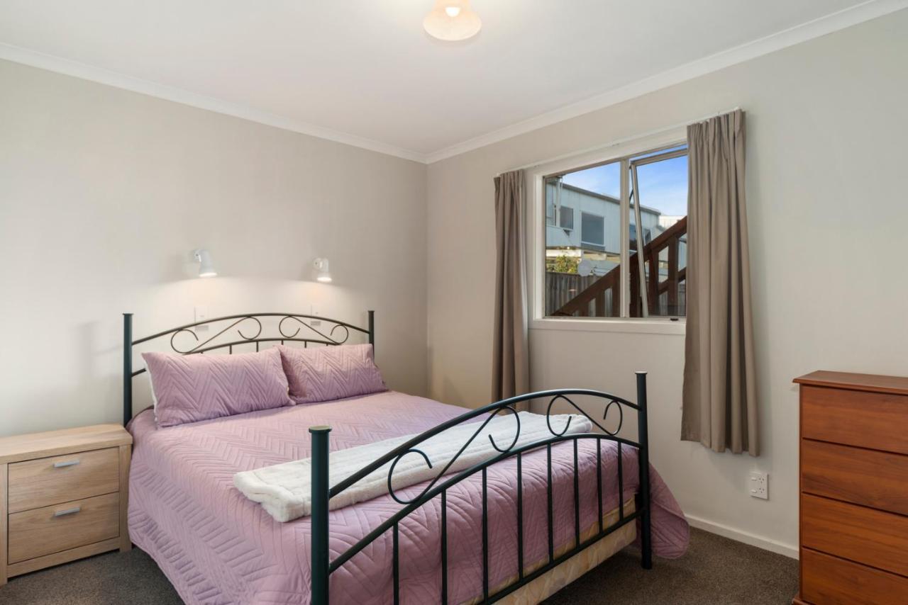 Rainbow Lake House - Lake Taupo Holiday Home Bagian luar foto
