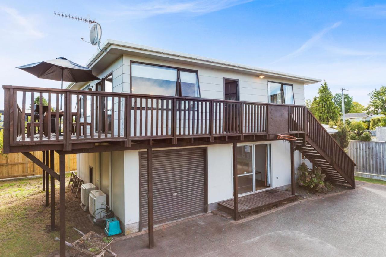 Rainbow Lake House - Lake Taupo Holiday Home Bagian luar foto
